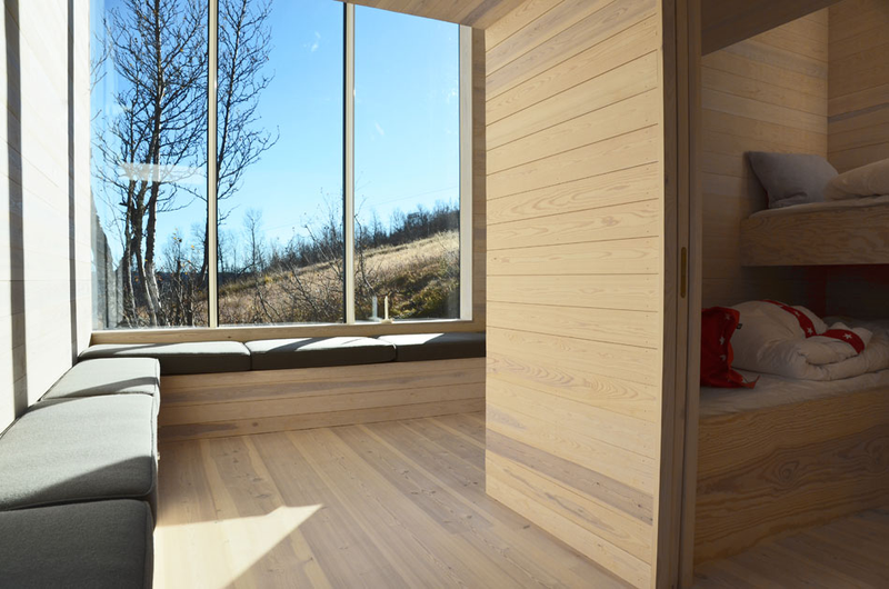 Illustration for article titled This Split-View Mountain Lodge Is the Ultimate Ski Shack